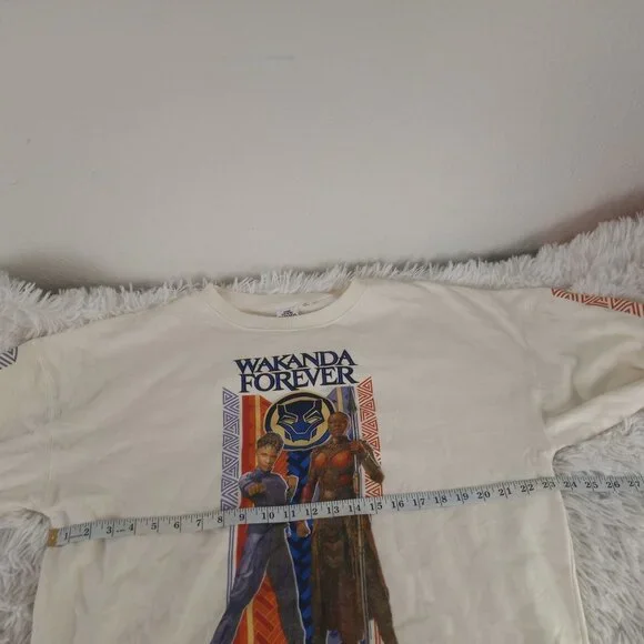 Marvel Studios Wakanda Forever Black Panther Crewneck Oversized M Sweatshirt - Picture 4 of 6